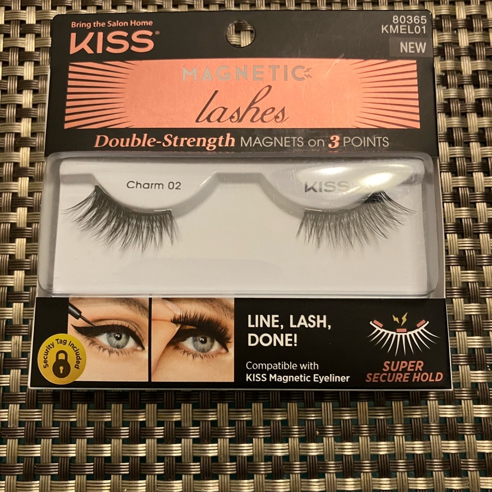 Kiss Magnetic Accent Lashes in Style Charm 02